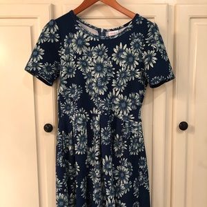 🦄 Floral Amelia LuLaRoe size medium 😍😍daisies!